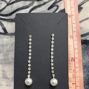 🖤Elegant Silver and Pearl Drop Earrings🖤